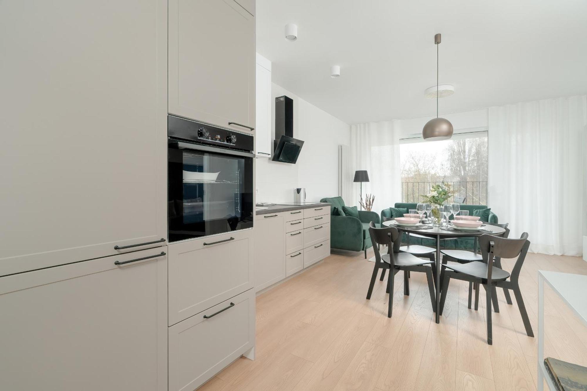 פוזנן Spacious Apartment With Balcony By Rent Like Home מראה חיצוני תמונה